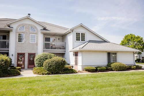 f-1061 Quinlan Drive, Pewaukee, WI, 53072 | Card Image