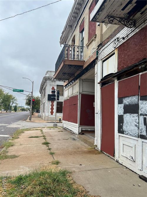 7129 Broadway, Saint Louis, MO, 63111-3120 | Card Image