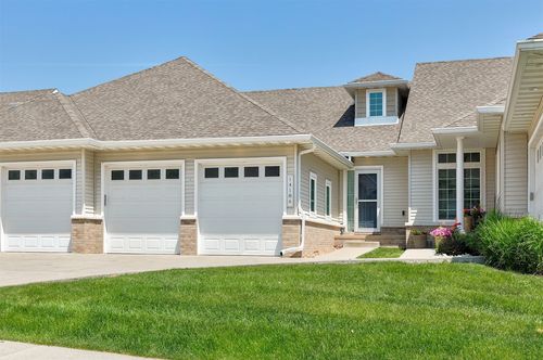 86-14186 Pinnacle Pointe Dr, Clive, IA, 50325-8370 | Card Image