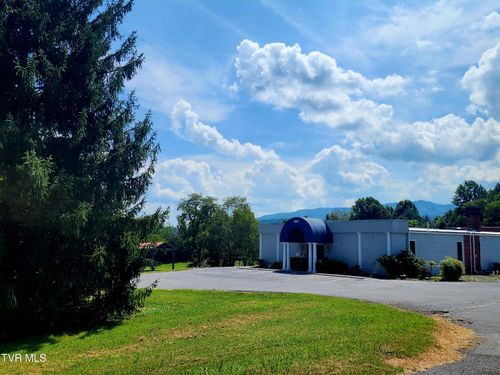 2809 W Walnut St, Johnson City, TN, 37604-6333 | Card Image