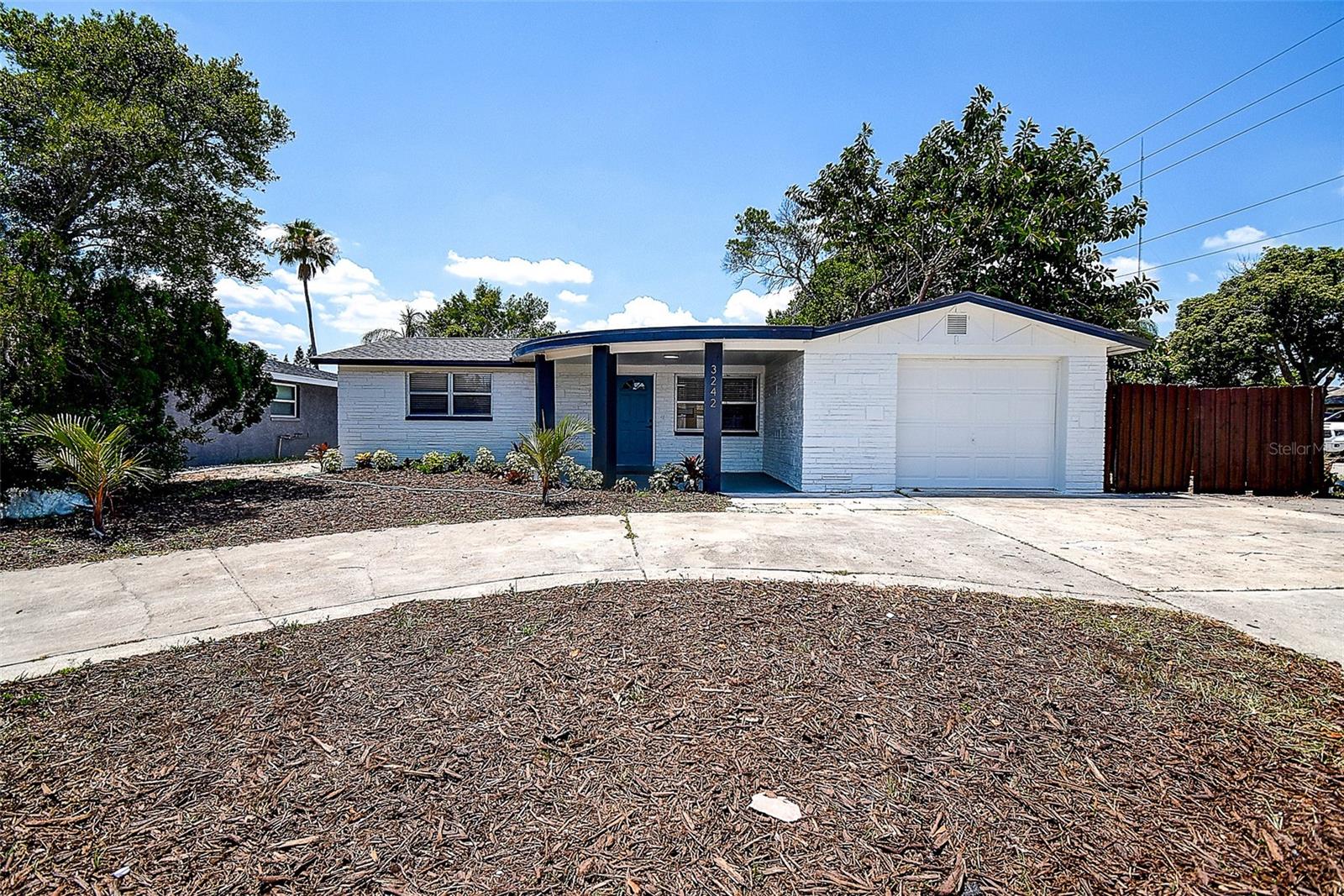 Hoover Dr, Holiday, FL 34691