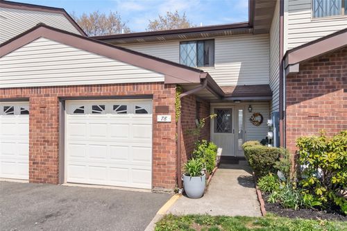 78 Cambridge Dr W, Copiague, NY, 11726-3233 | Card Image