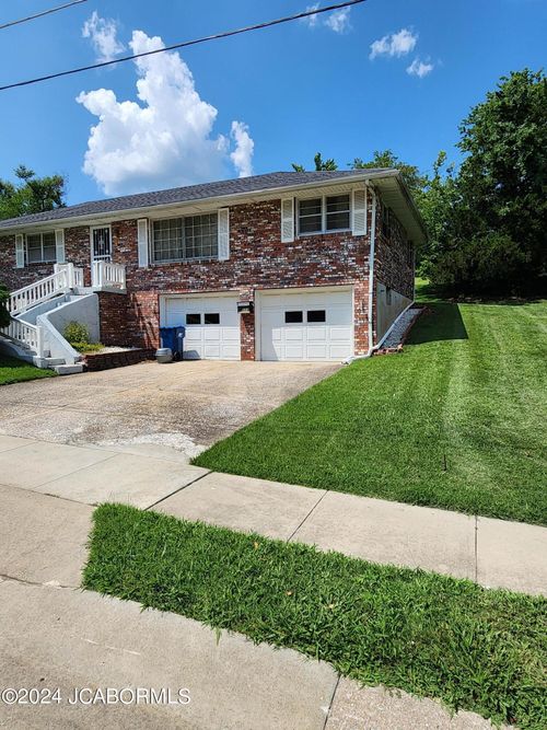 511 Roland St, Jefferson City, MO, 65101-3508 | Card Image