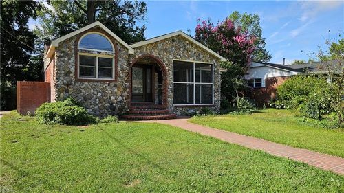 631 Mclean St, Portsmouth, VA, 23701-4309 | Card Image