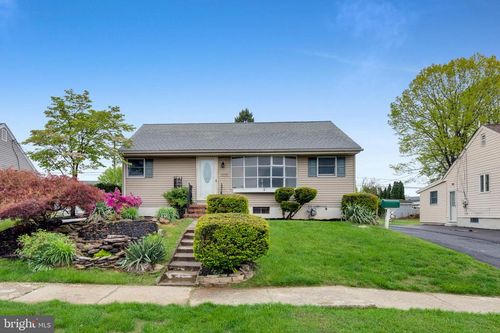 1534 Eastwood Dr, BETHLEHEM, PA, 18018-1719 | Card Image