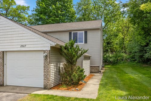 4-8507 Courtland Dr, Rockford, MI, 49341-7778 | Card Image