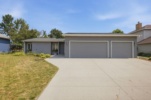 186 Prairiewood Dr S, Fargo, ND, 58103-4611 | Card Image