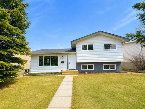 236 Silverview Way Nw, Calgary, AB, T3B3K3 | Card Image