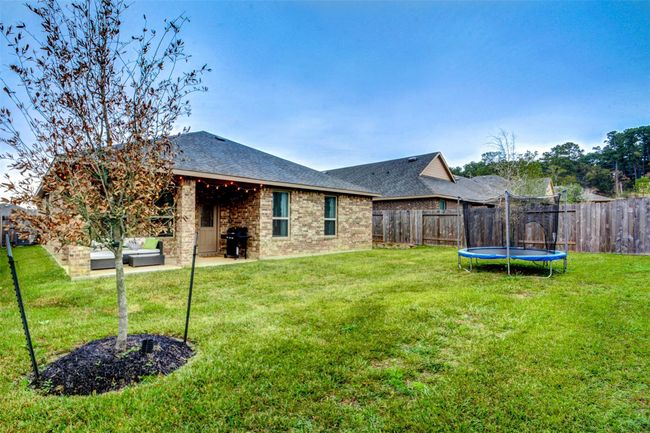 The kiddos will love this private backyard! | Image 26