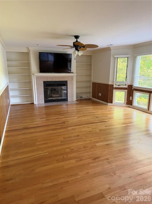 111 Burning Tree Ln, Flat Rock, NC, 28731-9465 | Card Image