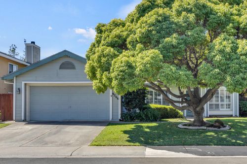 9266 Thoroughbred Way, Elk Grove, CA, 95624-2110 | Card Image