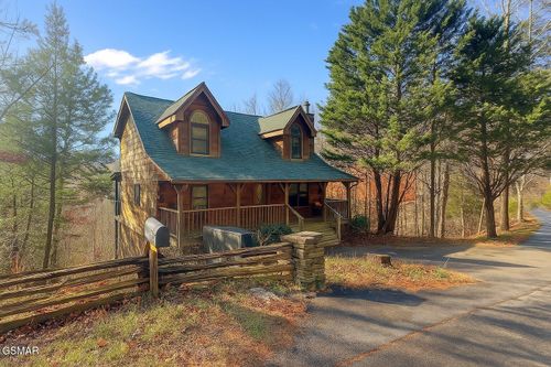 934 Vixen Run, Gatlinburg, TN, 37738-6343 | Card Image