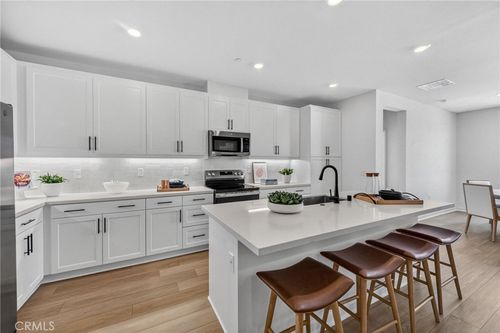 301-6114 Valentina Way, Eastvale, CA, 92880 | Card Image