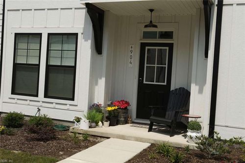 904 Douglas Eley Ln, Chesapeake, VA, 23322-8751 | Card Image