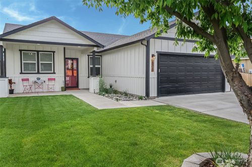 525 N Kentucky Dr, Moses Lake, WA, 98837-1690 | Card Image