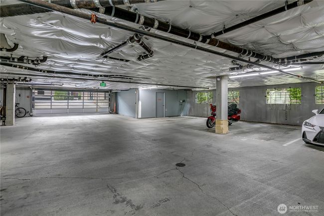 Indoor garage | Image 29