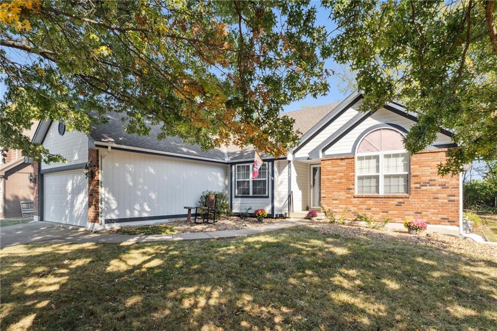 Ridge Creek Dr, Blue Springs, MO 64014