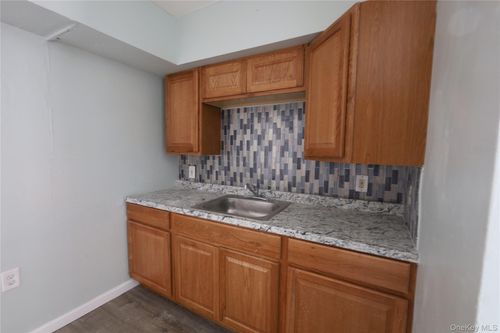 22 Virginia Ave, Hempstead, NY, 11550-6650 | Card Image