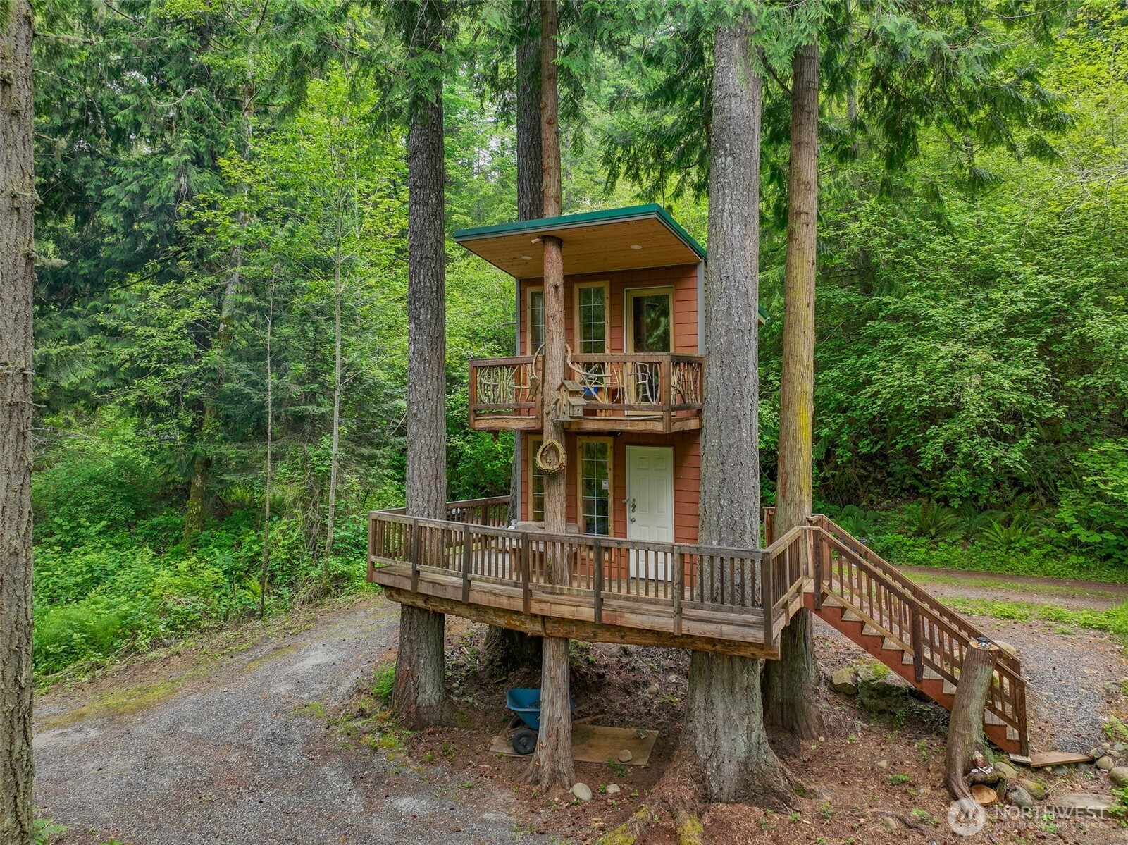 Land in Rainier