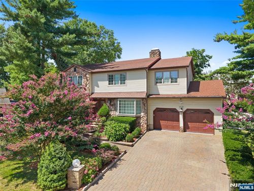 42-05 Debruin Dr, Fair Lawn, NJ, 07410-5914 | Card Image