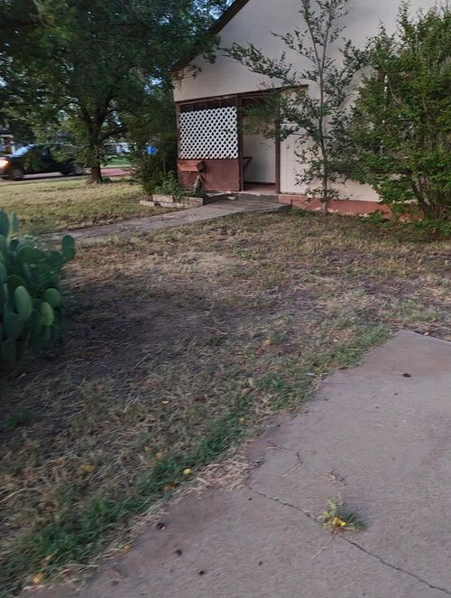 900 S 13th St, Slaton, TX, 79364-5110 | Card Image