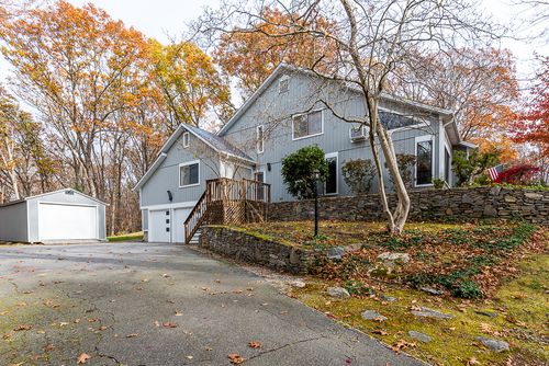 9 Hickory Hill Dr, Chester, CT, 06412-1317 | Card Image
