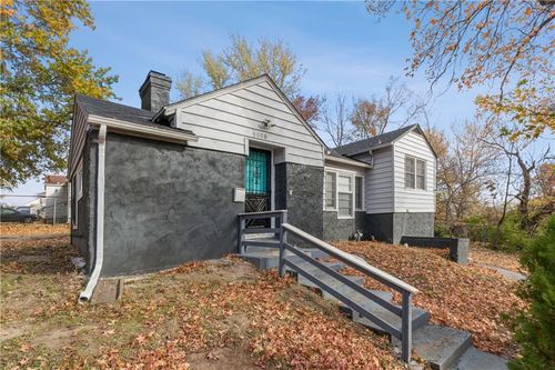 5000 E 39th Ter, Kansas City, MO, 64130-1701 | Card Image