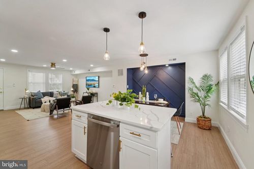 827 N Augusta Ave, BALTIMORE, MD, 21229-1823 | Card Image