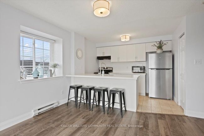 301 - 91 Aspen Springs Dr, Condo with 2 bedrooms, 1 bathrooms and 1 parking in Clarington ON | Image 9