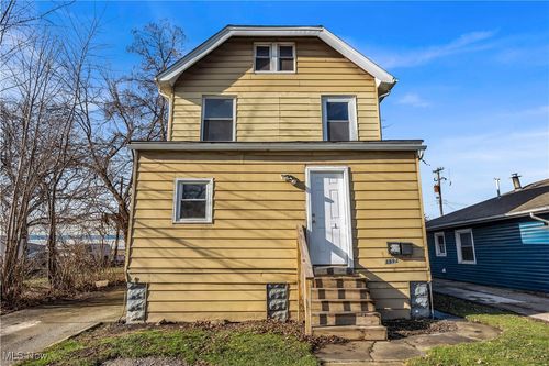 1dn-3992 E 26th St, Newburgh Heights, OH, 44105-3018 | Card Image