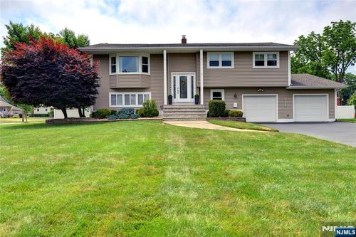 19 Reynolds Rd, Pequannock, NJ, 07440-1716 | Card Image