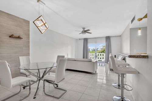 302-4330 Hillcrest Dr, Hollywood, FL, 33021-7969 | Card Image