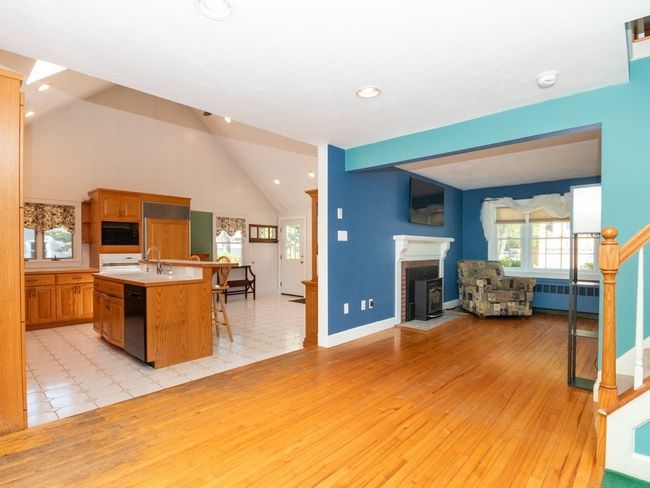 17 Sunrise Rd, House other with 3 bedrooms, 2 bathrooms and 4 parking in Westwood MA | Image 12