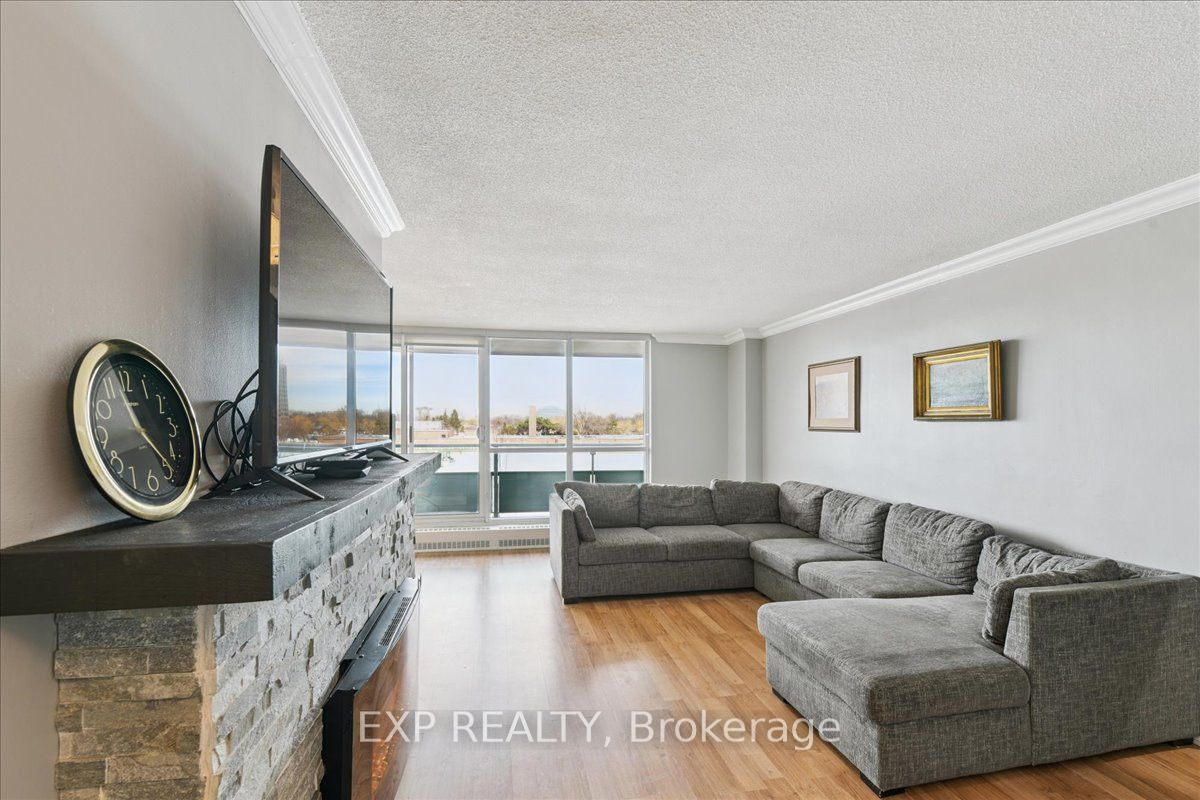 Residential in Toronto W09 5