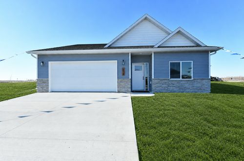 2607 36th Ave S, Moorhead, MN, 56560-3373 | Card Image