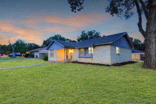 853 Royal Ter, Hurst, TX, 76053-4243 | Card Image