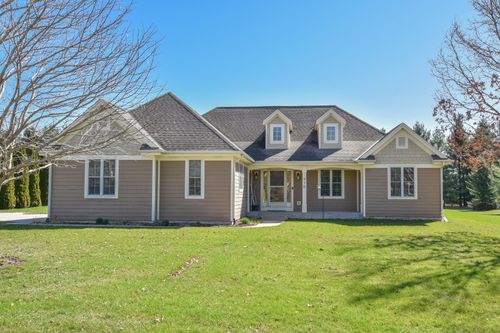550 Hunters Xing S, Slinger, WI, 53086-9269 | Card Image