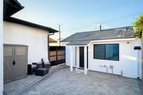 915 Cornell Dr, Burbank, CA, 91504-3018 | Card Image