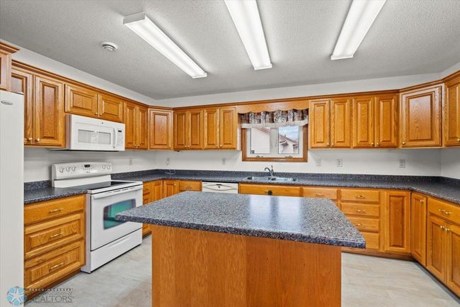 Kitchen | Image 8