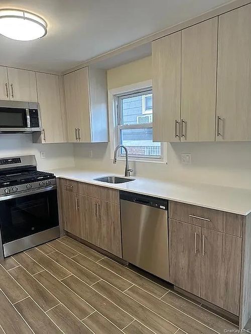 14618 23rd Ave, Whitestone, NY, 11357-3514 | Card Image