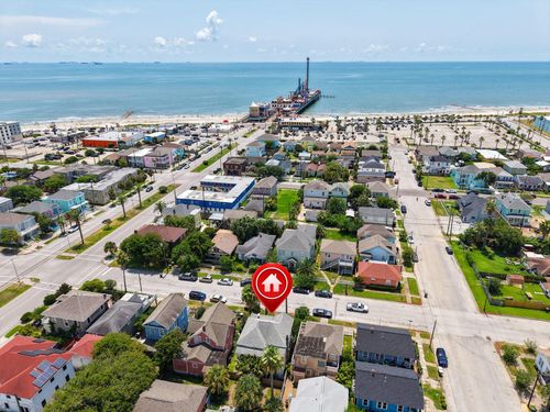 2520 Avenue P 1/2, Galveston, TX, 77550-7844 | Card Image