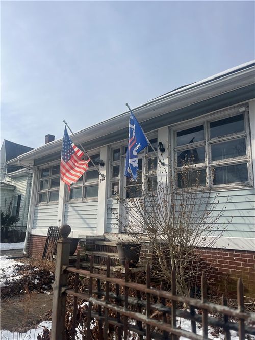 107 Mulberry St, Pawtucket, RI, 02860-3608 | Card Image