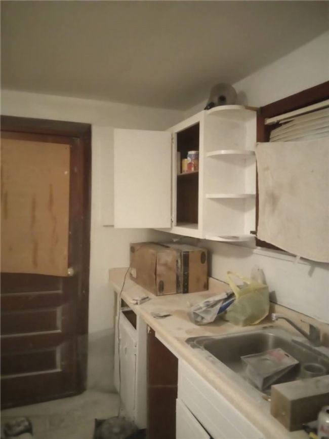 452 3rd St, House other with 2 bedrooms, 1 bathrooms and null parking in Donora PA | Image 5