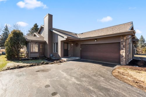 N81W13139 Country Terrace Ln, Menomonee Falls, WI, 53051-7261 | Card Image