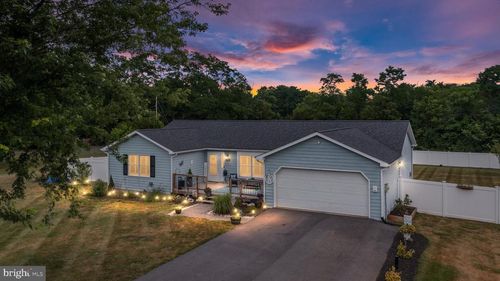 530 Montmorency Dr, BUNKER HILL, WV, 25413-2524 | Card Image