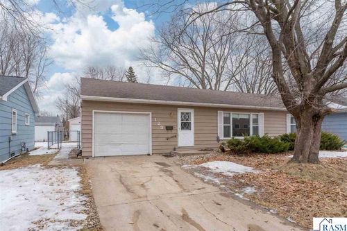 123 Knollcrest Dr, Mankato, MN, 56001-4338 | Card Image