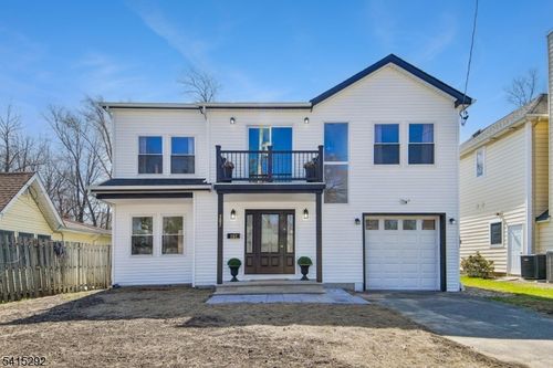 207 Lake Shore Dr, Parsippany, NJ, 07054-2628 | Card Image