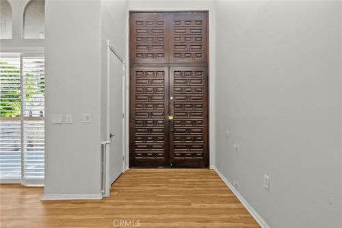 k-5305 White Oak Ave, Encino, CA, 91316-3830 | Card Image