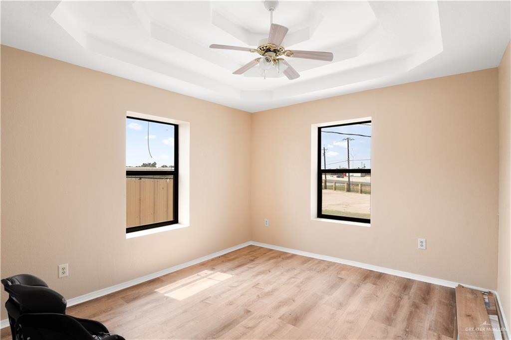 Commercial Lease in Palmview 4