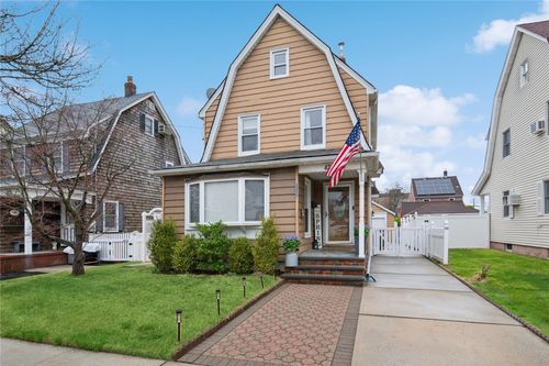 47 Juniper Ave, Mineola, NY, 11501-4618 | Card Image
